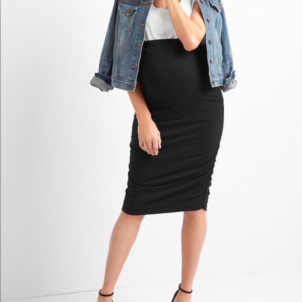 Black fitted ruched maternity skirt NWT